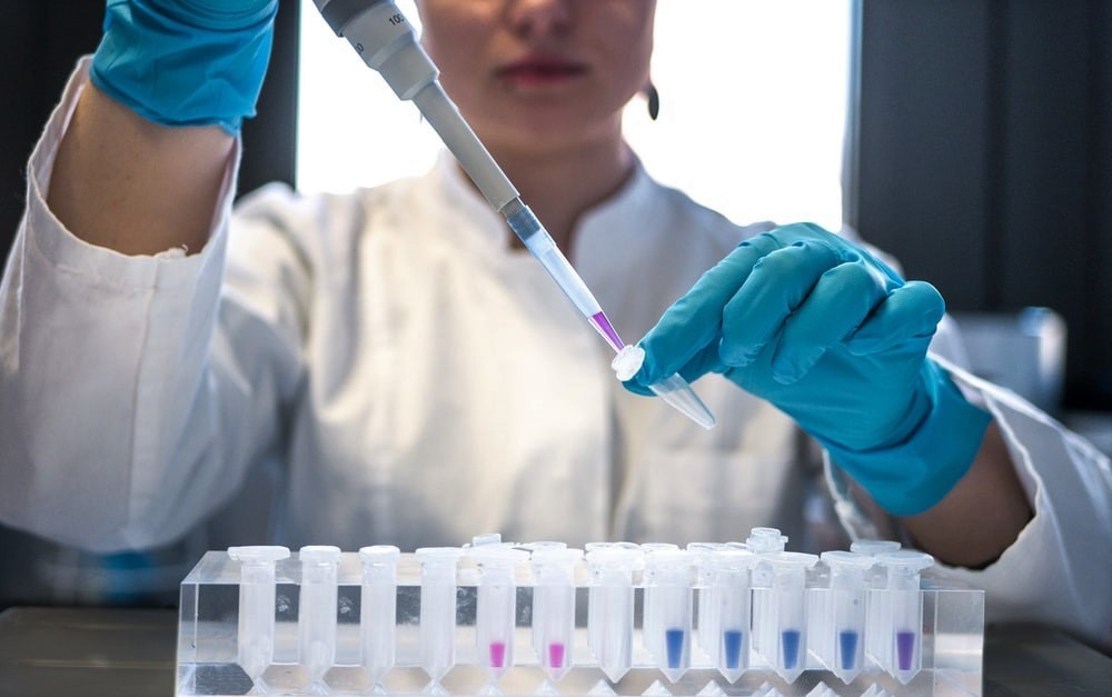 the laboratory assistant performs testing in the laboratory